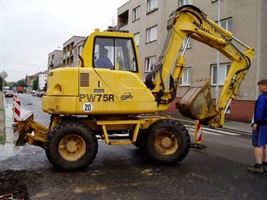 KOMATSU PW 75 R